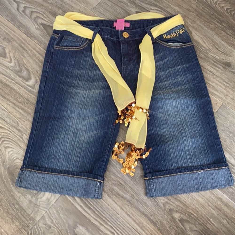 Juniors capri shorts